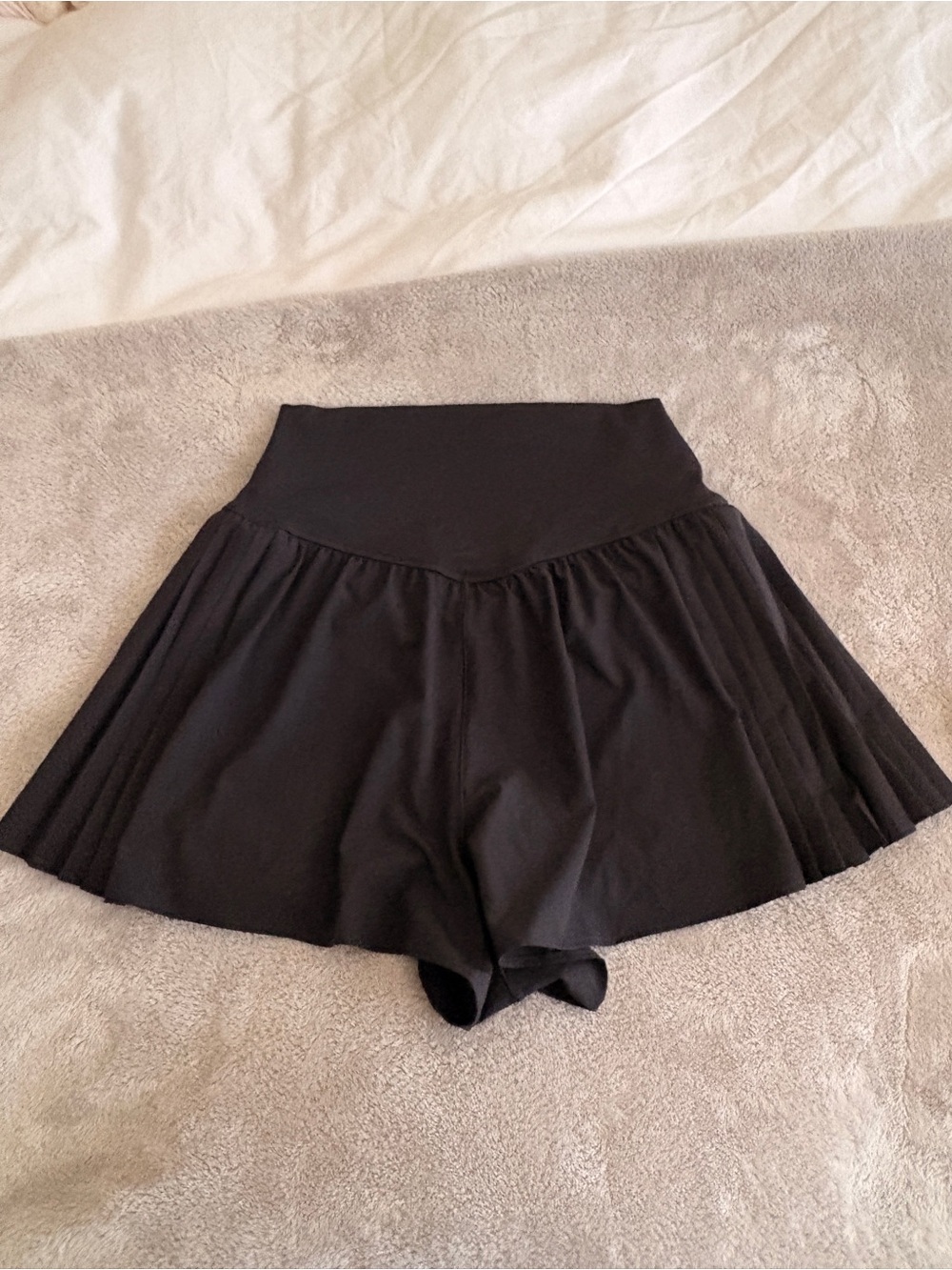 OFFLINE by Aerie Real Me Pleated Flowy Shorts Black Size Medium - Picture 3 of 6